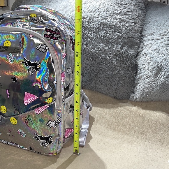 COPY -HP🎉Justice Girls Iridescent Print Bookbag/Backpack Detachable Wristlet … - Picture 4 of 11